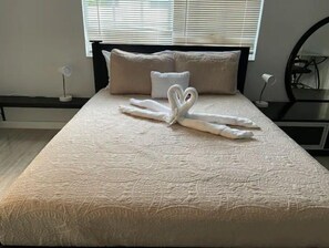 5 bedrooms, in-room safe, desk, iron/ironing board