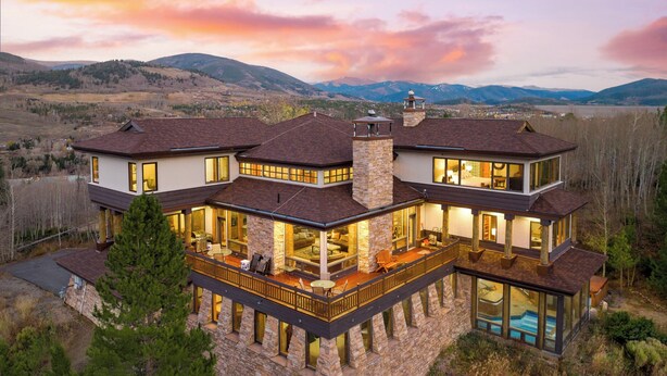 A multi-story house with a large balcony, stone exterior, and a pool. - Topaz Estate by Avantstay Luxe Home, Pool + View (Silverthorne)