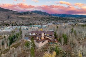 Exterior - Topaz Estate by Avantstay Luxe Home, Pool + View (Silverthorne)