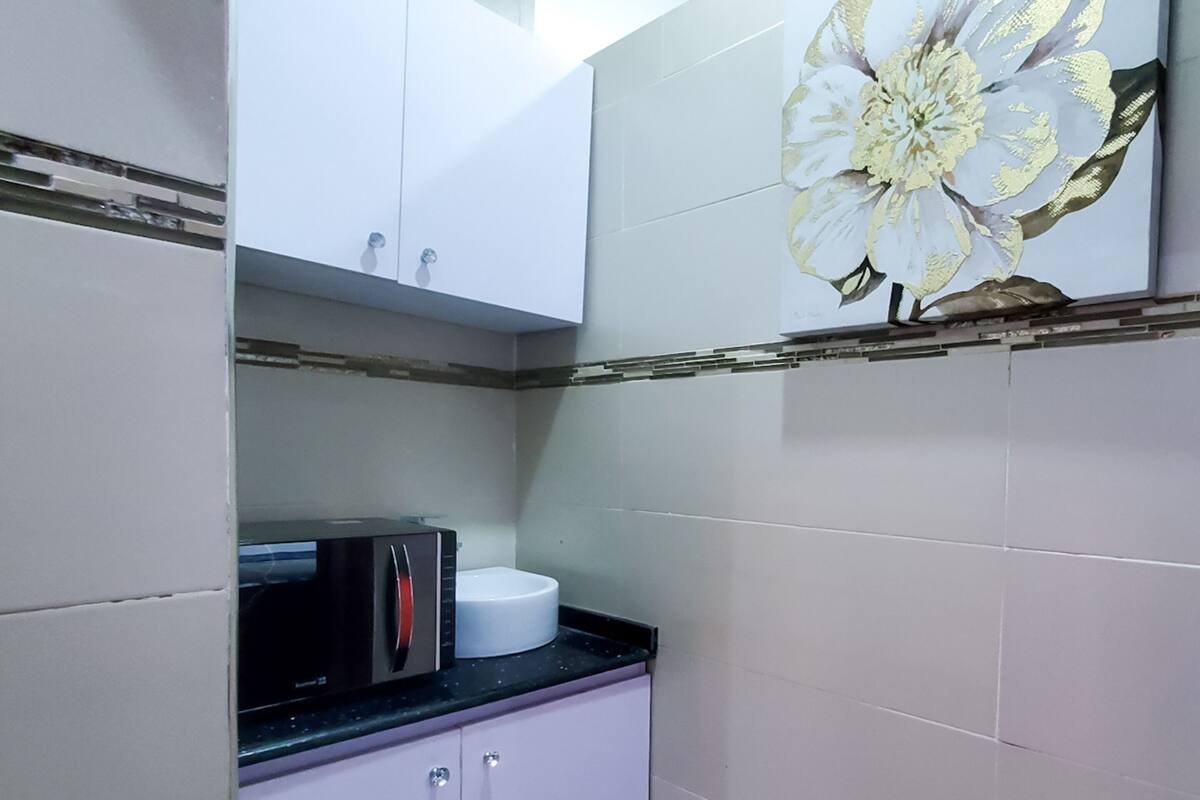 Studio Suite Tiêu chuẩn | 1 phòng ngủ, bàn, khu vực làm việc phù hợp cho laptop, màn/rèm cản sáng