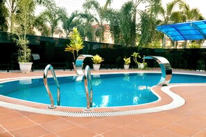 Outdoor pool - Medallion (Lekki)