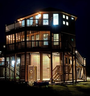 Exterior - Coastal retreat with sweeping beach views (Matagorda)