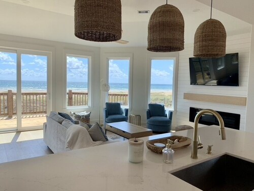 New home with panoramic Gulf views directly on the beach in Matagorda!