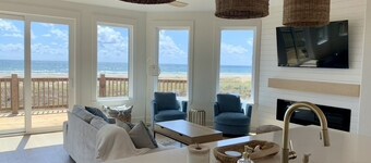 New home with panoramic Gulf views directly on the beach in Matagorda!