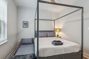 5 habitaciones, tabla de planchar con plancha y wifi gratis 
