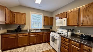 冰箱、微波炉、烤箱、炉灶