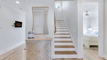 5 bedrooms, iron/ironing board, free WiFi, bed sheets