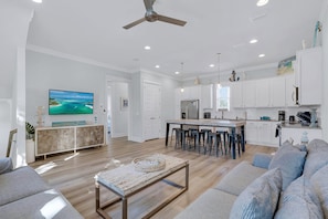 Smart TV, video games, stereo - Beach Haven: Free golf cart, 2min to beach, Heated pool, Private backyard (Miramar Beach)