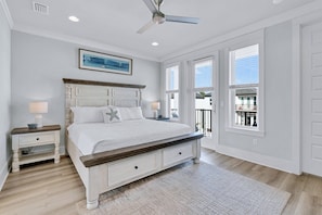 5 bedrooms, iron/ironing board, free WiFi, bed sheets - Beach Haven: Free golf cart, 2min to beach, Heated pool, Private backyard (Miramar Beach)