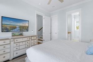 5 bedrooms, iron/ironing board, free WiFi, bed sheets - Beach Haven: Free golf cart, 2min to beach, Heated pool, Private backyard (Miramar Beach)