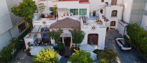 Façana frontal de l'allotjament