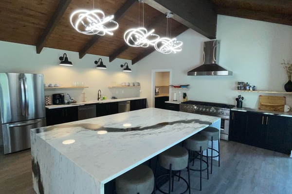 Micro-ondes, four, plaque de cuisson, lave-vaisselle