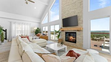 TV connectée, cheminée, baby-foot