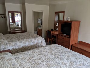 Basic Double Room | Desk, laptop workspace, iron/ironing board, free WiFi