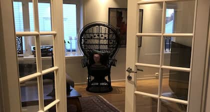 Hus i sentrum. Gratis parkering og gangavstand til shopping, spisesteder ++