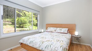 4 bedrooms, iron/ironing board, WiFi