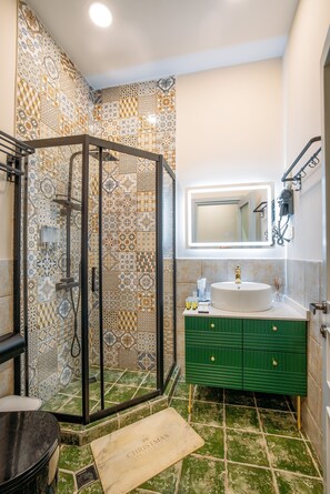 Deluxe Studio Suite | Bathroom - Apart-Hotel Console (Tbilisi)