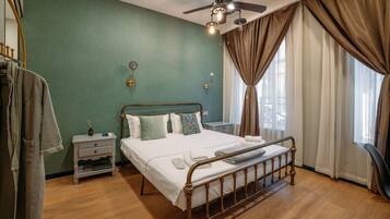 Deluxe Studio Suite | Tempur-Pedic beds, desk, laptop workspace