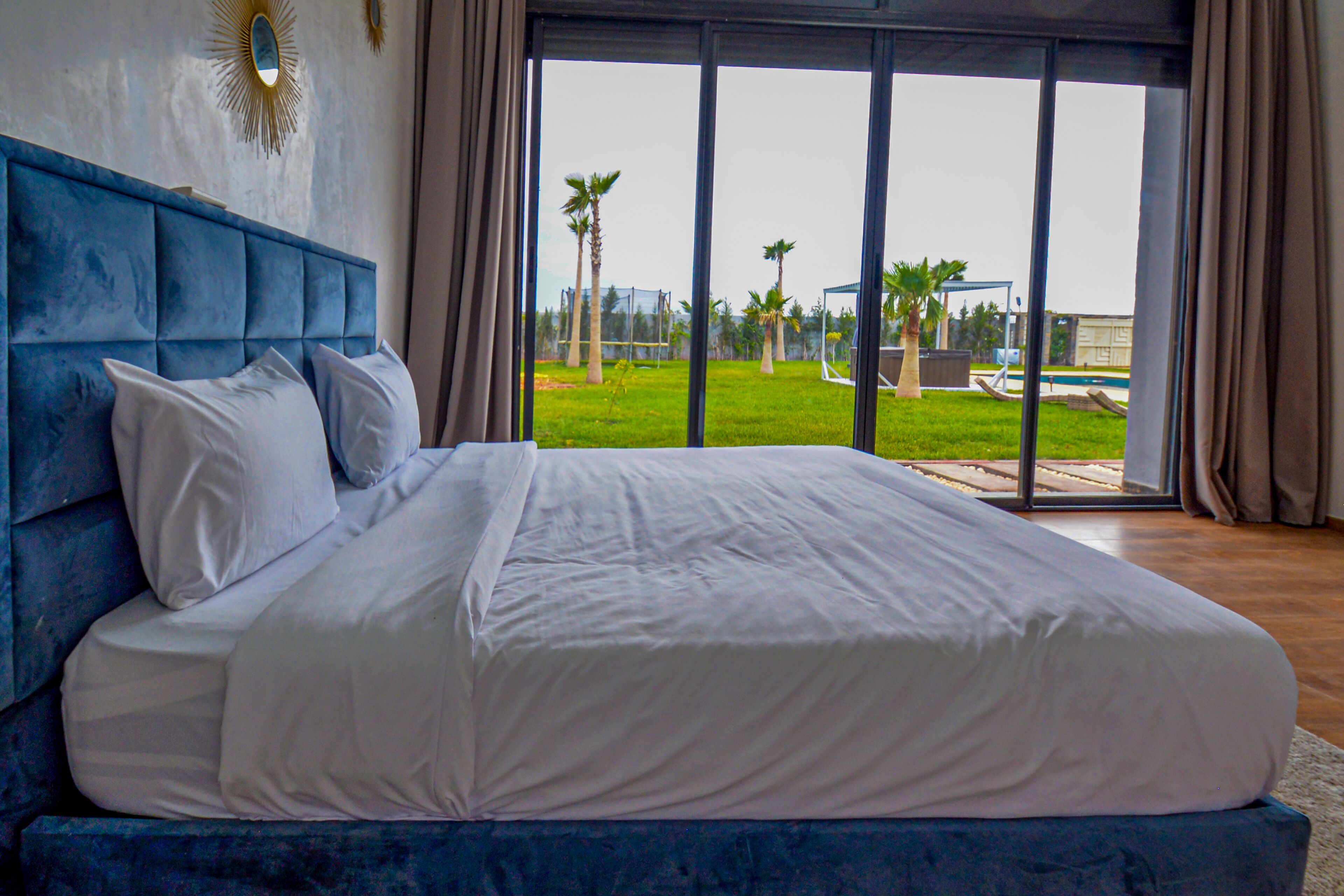 5 bedrooms, iron/ironing board, WiFi, bed sheets