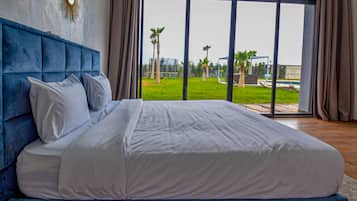5 bedrooms, iron/ironing board, WiFi, bed sheets