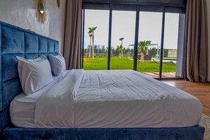 5 bedrooms, iron/ironing board, WiFi, bed sheets
