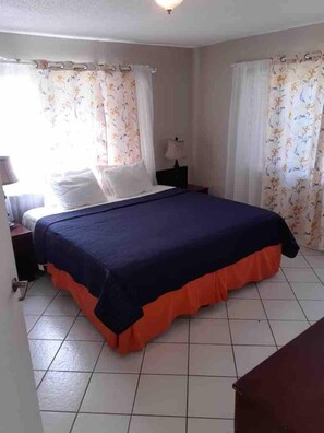 Økonomileilighet | 1 soverom, blendingsgardiner, strykejern/-brett og wi-fi (inkludert)