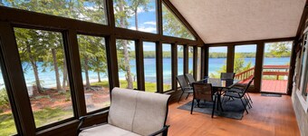 Twin Peaks- Private Beach on Sand Bay