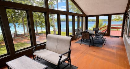 Twin Peaks- Private Beach on Sand Bay