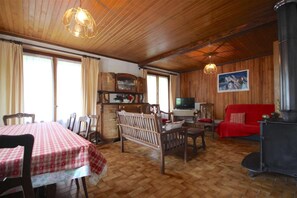 Living area - 180m from resort center, 1st floor, balcony, parking, tv, ski locker, 77m², Morzine (Morzine)