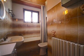 Bathroom - 180m from resort center, 1st floor, balcony, parking, tv, ski locker, 77m², Morzine (Morzine)