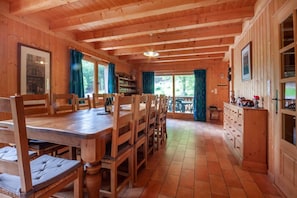 Dining - Chalet, 3rd floor, balcony, fireplace or stove, tv, 215m², Morzine (Montriond)