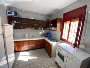 Private kitchen - Spacious Coastal Retreat: Beach, Forest Sunset Views, Perfect for Family& Friend (Beni Chiker)