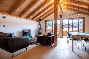 Living area - Chalet, fireplace or stove, parking, 114m², Morzine (Montriond)