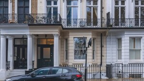 A multi-story residential building with a black car parked in front. - The Courtfield - Deluxe Studio in Kensington (London)