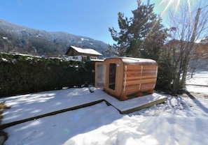 Property grounds - Chalet, 3rd floor, view mountain, swimming pool, sauna, terrace, fireplace or stove, parking, tv (Morzine)