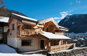 Exterior - Chalet, 70m from ski lifts, view mountain, sauna, fireplace or stove, parking, tv, ski locker, 146m² (Morzine)