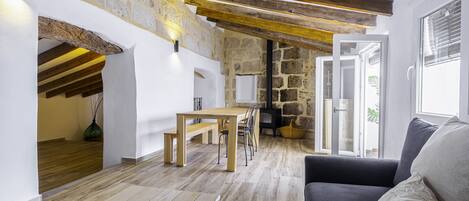 Smart-tv en een open haard