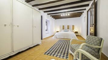 4 chambres, fer et planche Ă repasser, lit parapluie, Wi-Fi