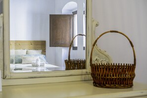 4 bedrooms, iron/ironing board, travel cot, WiFi