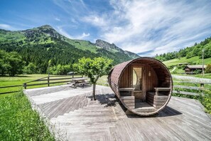 Outdoor dining - Chalet, 3rd floor, view mountain, sauna, balcony, fireplace or stove, tv, 120m², Morzine (Morzine)