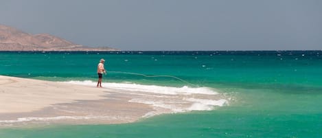 沙滩椅、沙滩毛巾