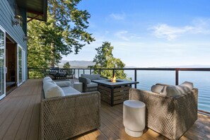 Terrace/patio - Spectacular Waterfront Getaway (Sagle)