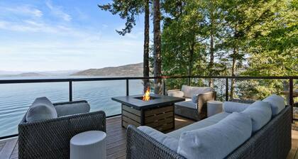 Spectacular Waterfront Getaway