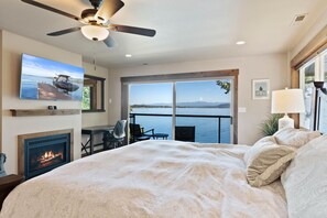 5 slaapkamers, een bureau, een strijkplank/strijkijzer, reisbedje