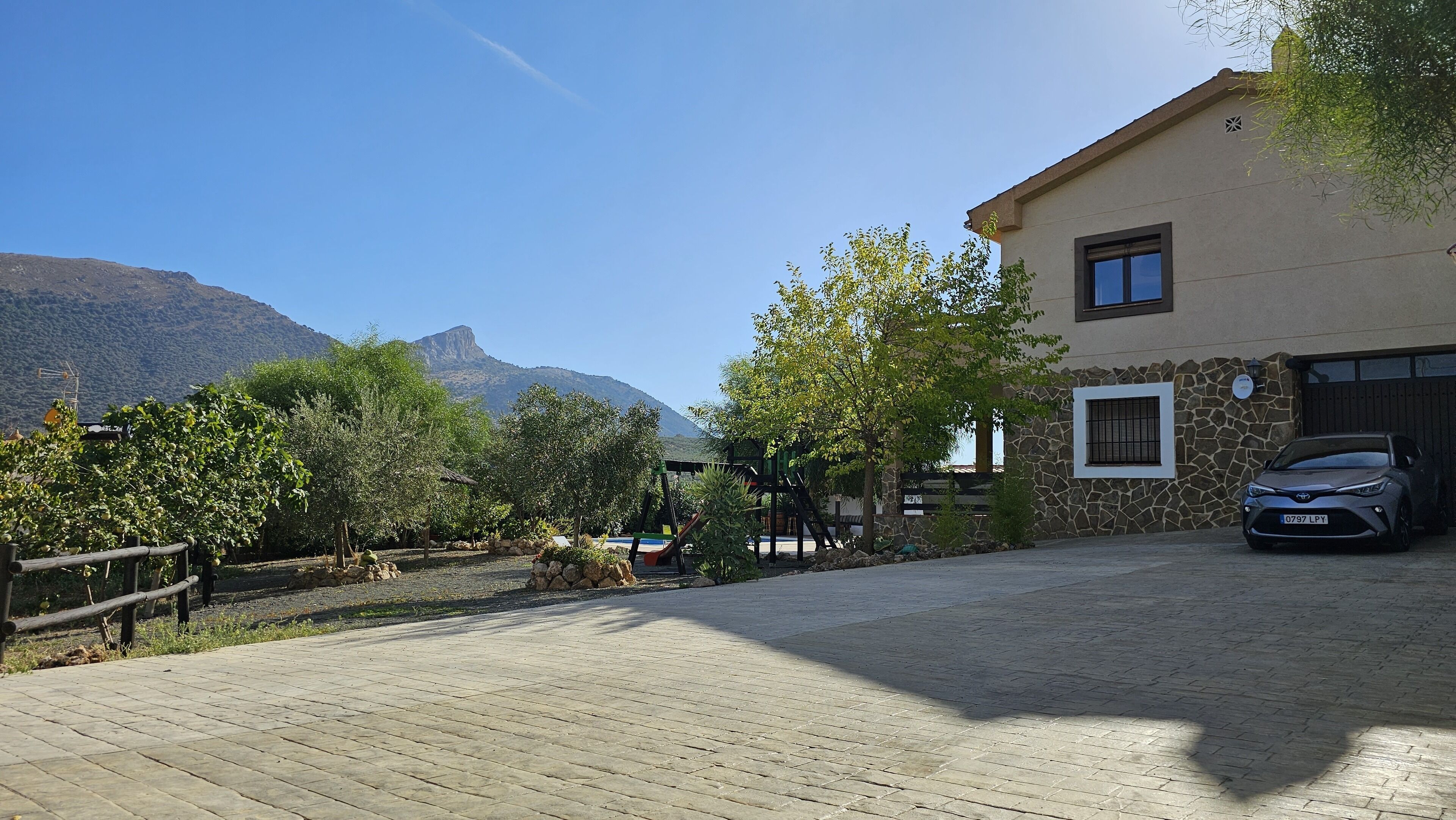 المنطقة المحيطة بالمنشأة