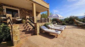 Terrace/patio - Stunning 10 persons Villa with big private pool and mountainview (fuente camacho)