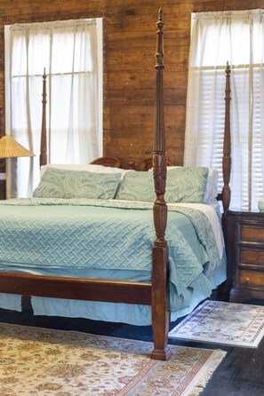 3 bedrooms, desk, iron/ironing board, free WiFi - Cozy single family home overflowing with Southern charm and modern appeal. (McComb)