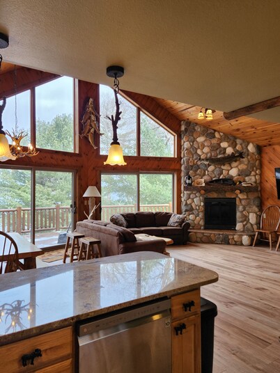 7BR,3BA Lakefront cabin with great views. Limited June and Aug weeks available.