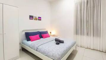 2 bedrooms, iron/ironing board, WiFi, bed sheets