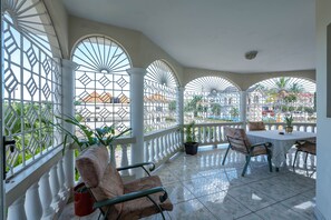 Maison Confort, vue océan, côté montagne | Coin séjour